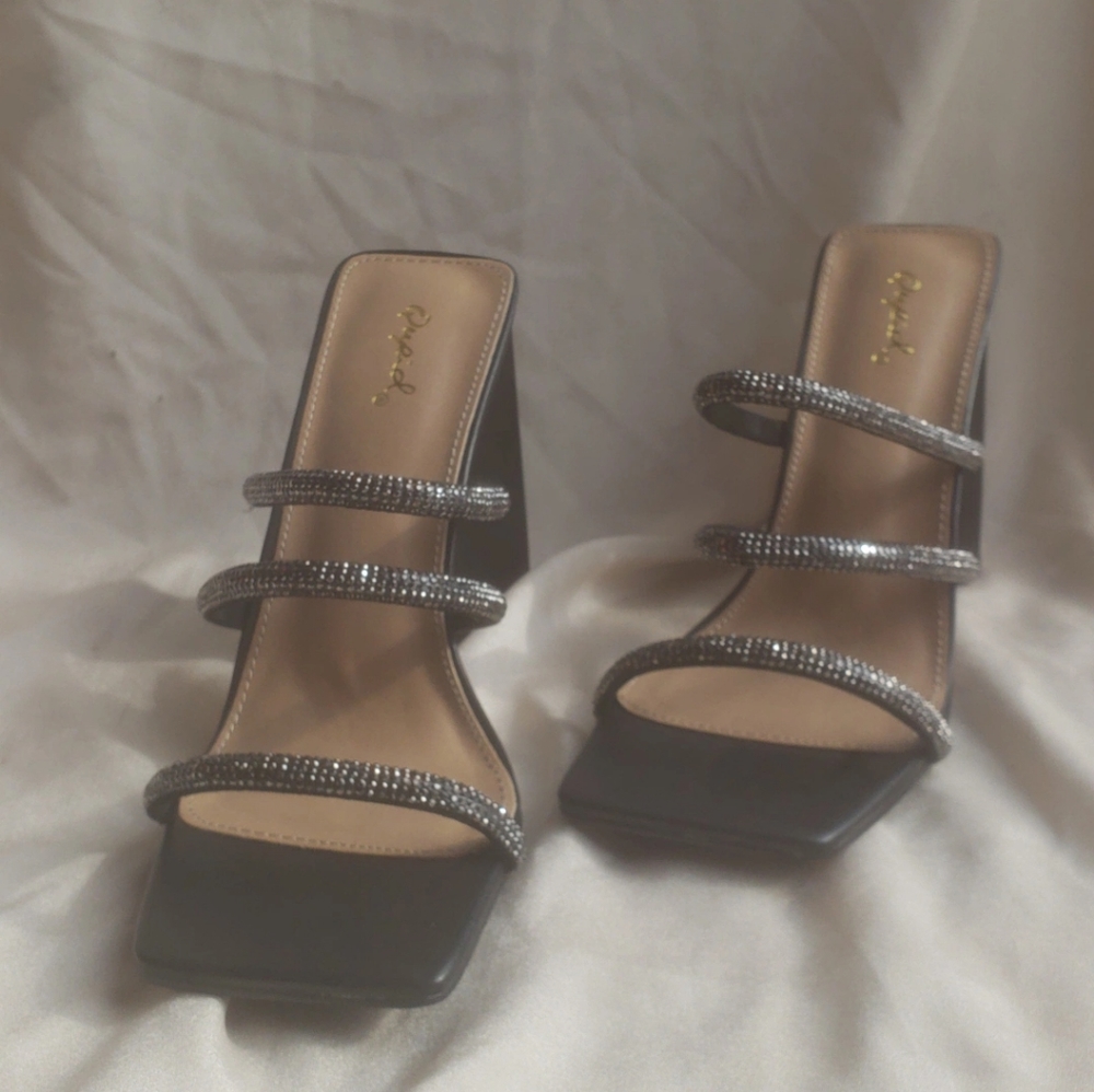 π¨FEW PAIRS LEFT// Black strappy block heel - Picture 7 of 9
